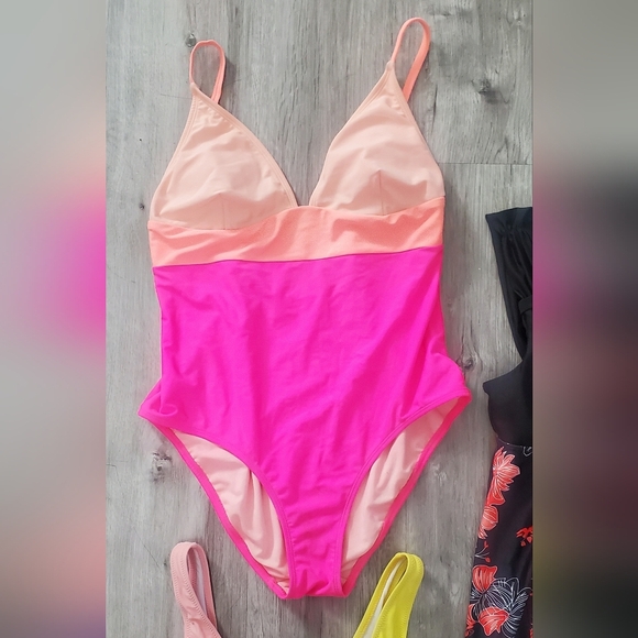 Lot Of 6 Womens Swumsuits Tankini Bundle Mix & Match Size Medium Yellow Blue - Picture 4 of 8